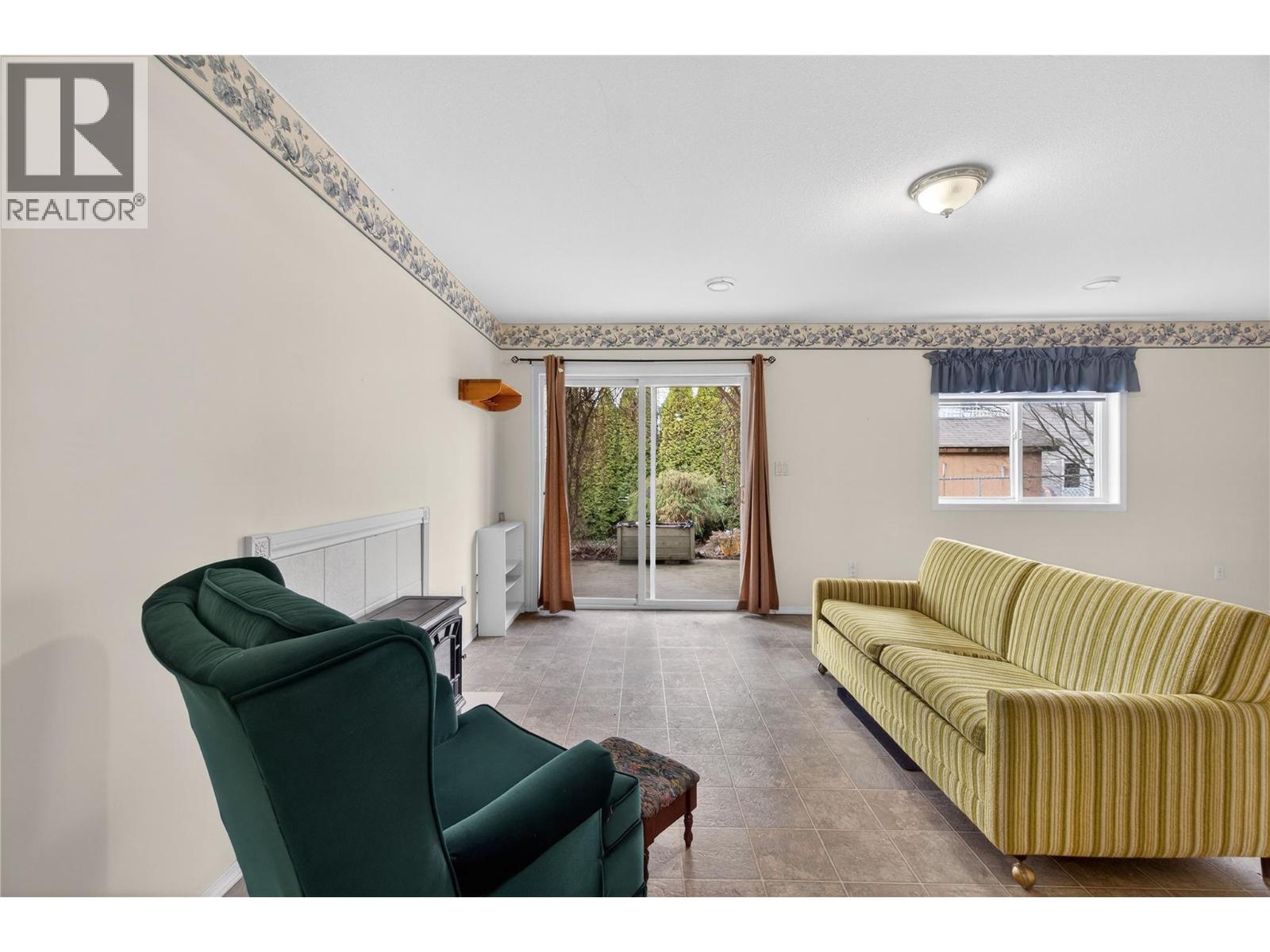 4 801 20th Street Northeast, Salmon Arm