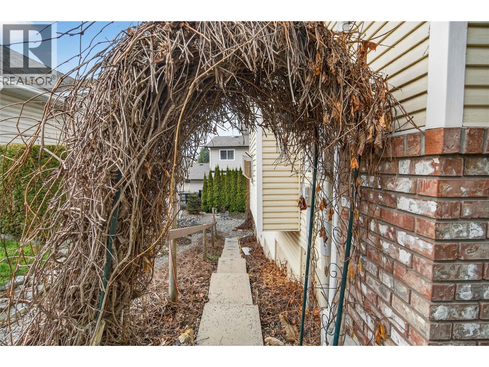 4 801 20th Street Northeast, Salmon Arm