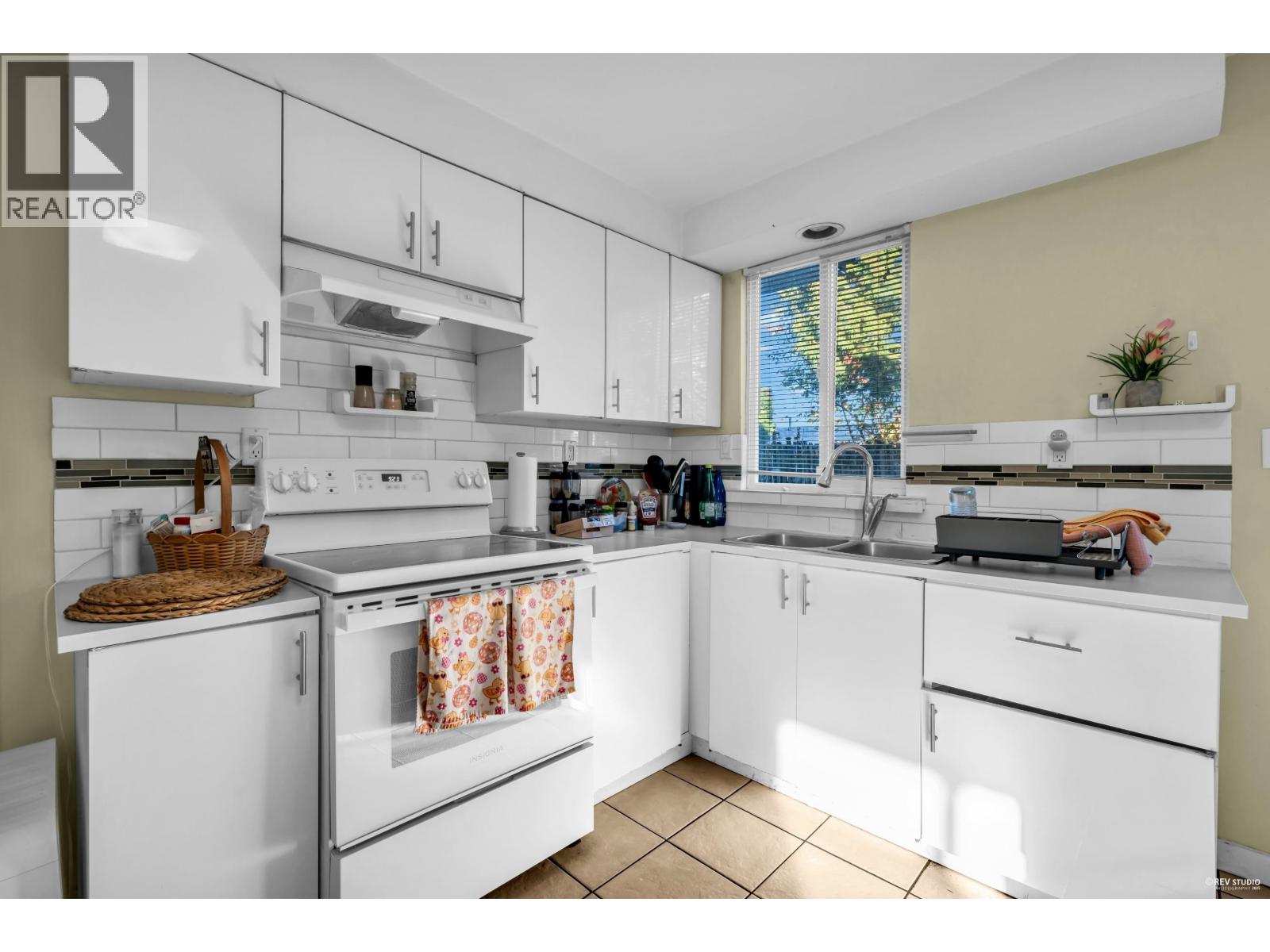2731 DAYBREAK AVENUE, Coquitlam