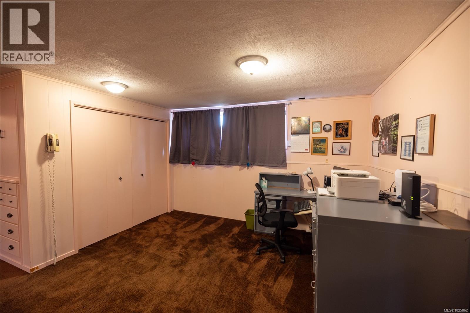 7445 Thunderbird Way, Port Hardy