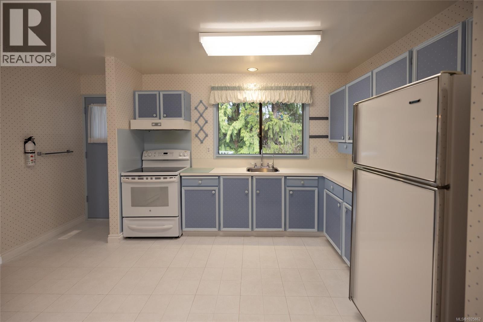 7445 Thunderbird Way, Port Hardy