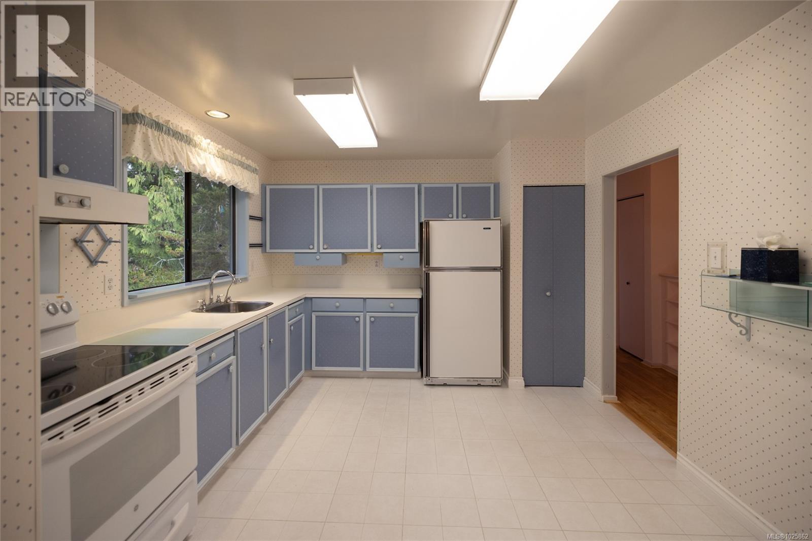 7445 Thunderbird Way, Port Hardy