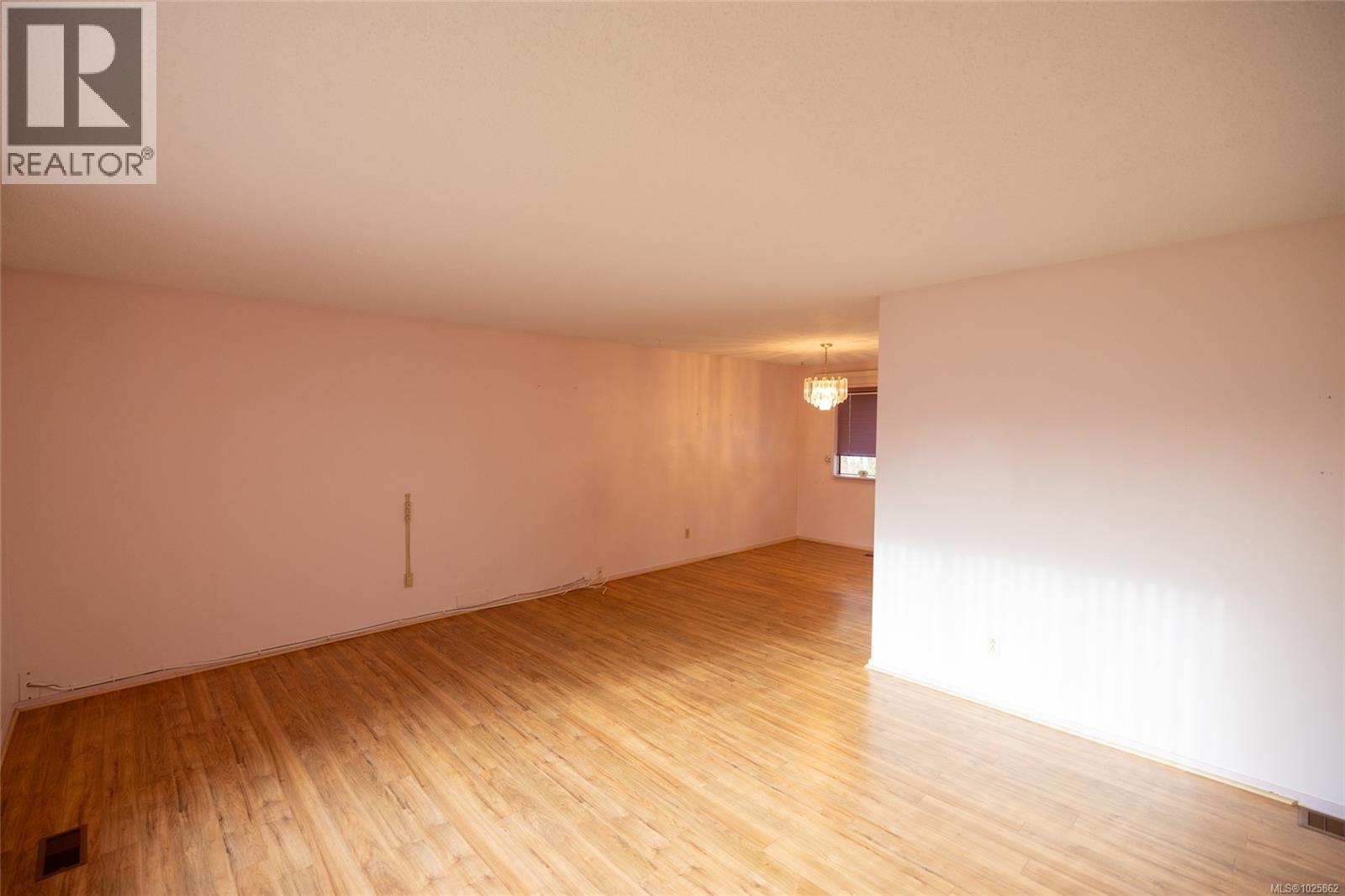 7445 Thunderbird Way, Port Hardy