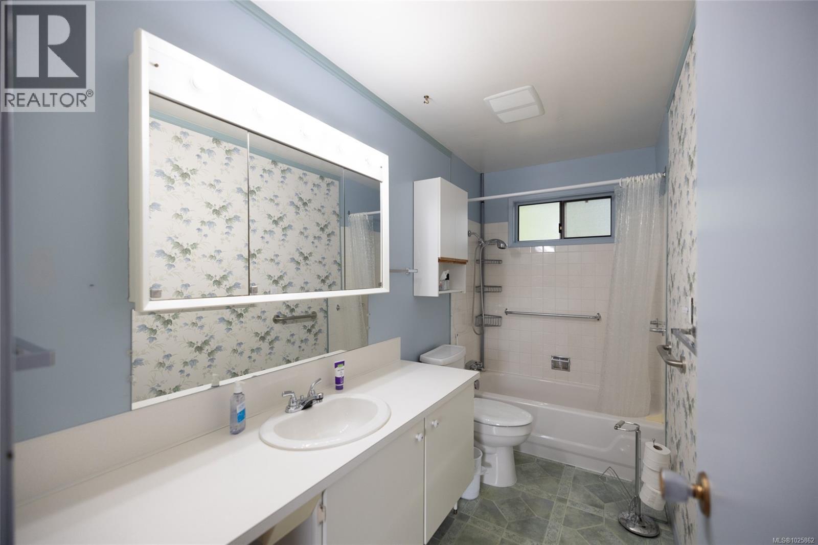 7445 Thunderbird Way, Port Hardy