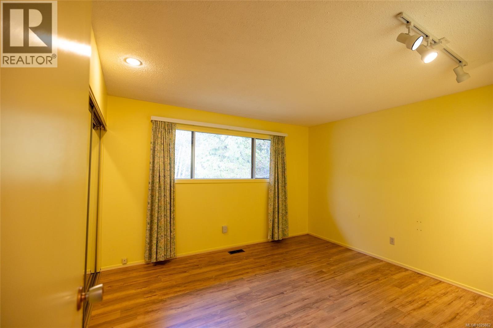 7445 Thunderbird Way, Port Hardy