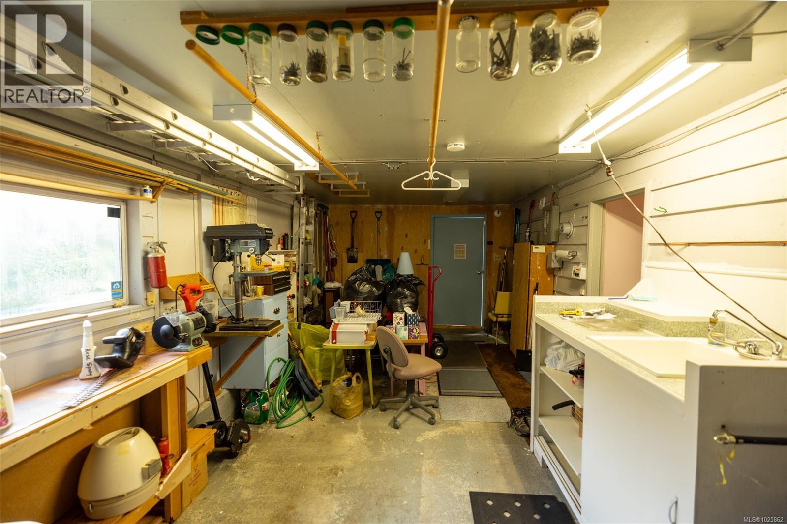 7445 Thunderbird Way, Port Hardy