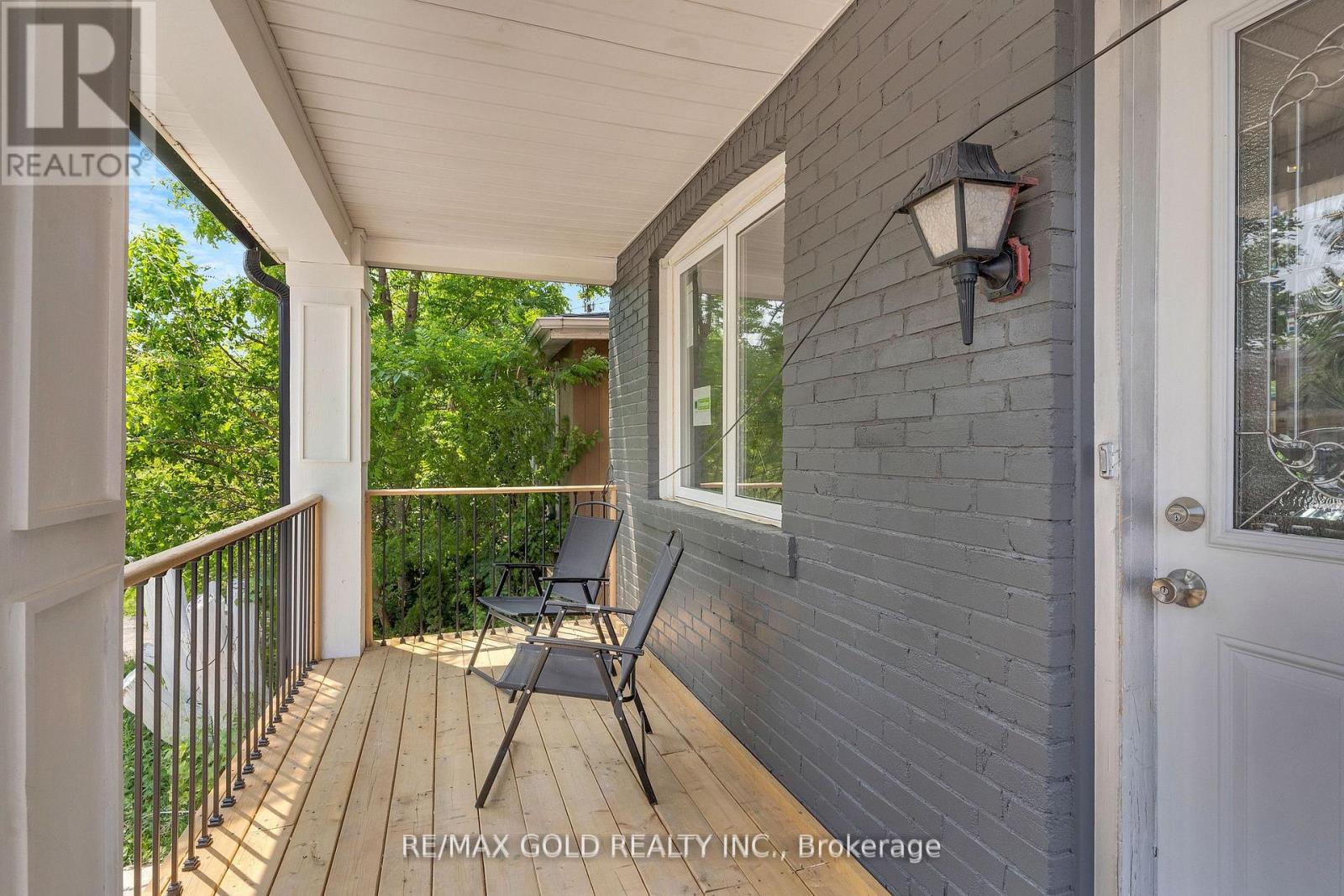 8 FAIRGLEN CRESCENT - Photo 3 of 46, Toronto (Humberlea-Pelmo Park), Ontario