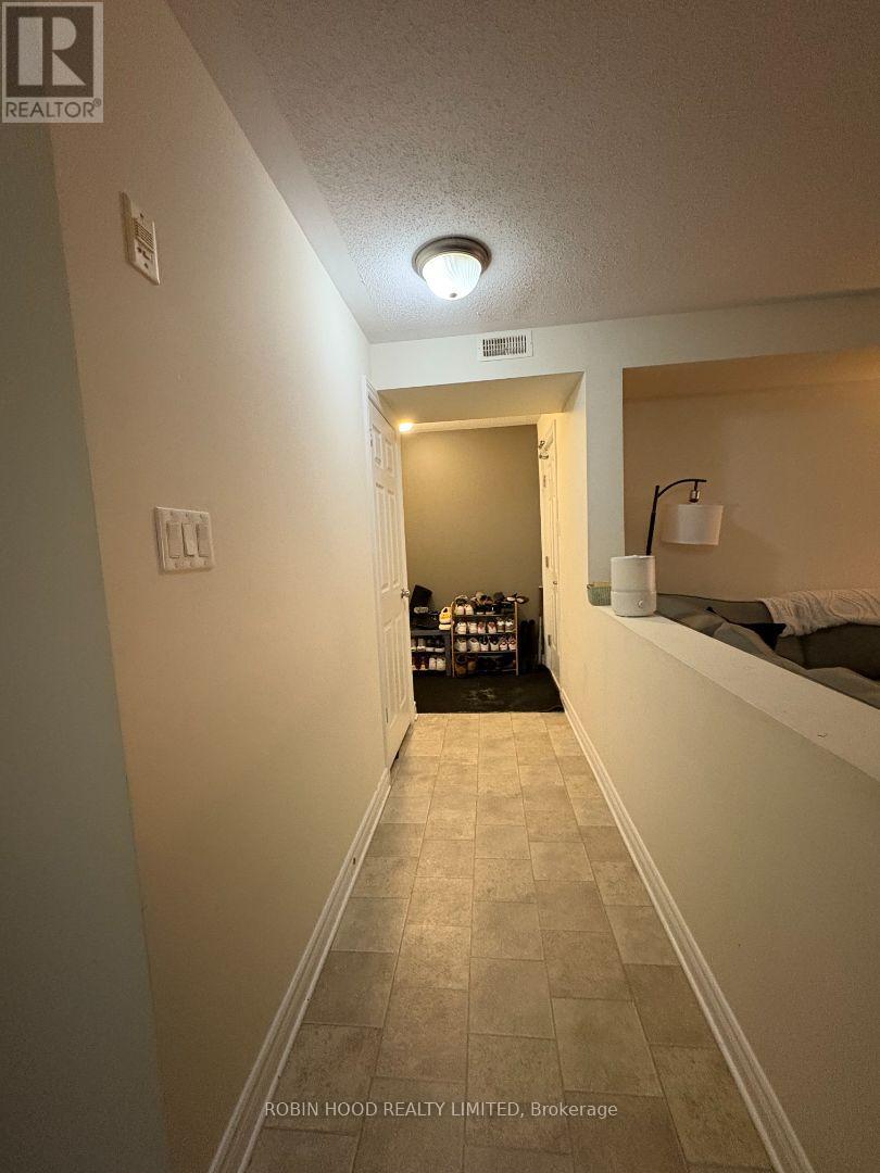 #UNIT 6 313 CRESTHAVEN DRIVE - 17