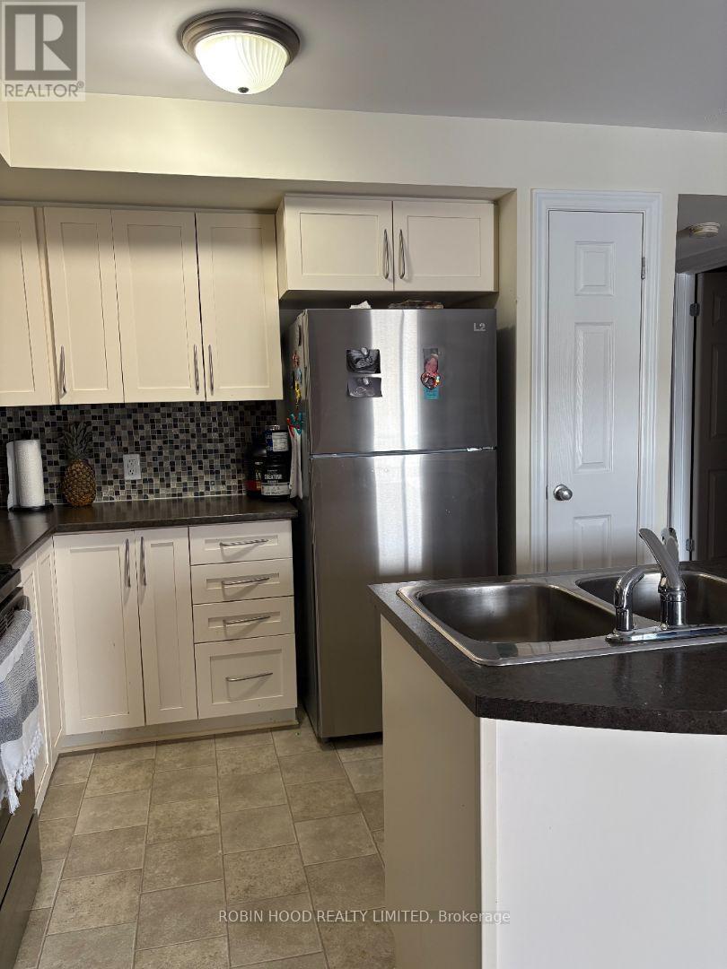 #UNIT 6 313 CRESTHAVEN DRIVE - 3