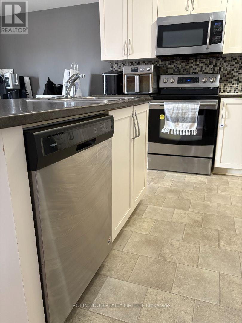 #UNIT 6 313 CRESTHAVEN DRIVE - 4