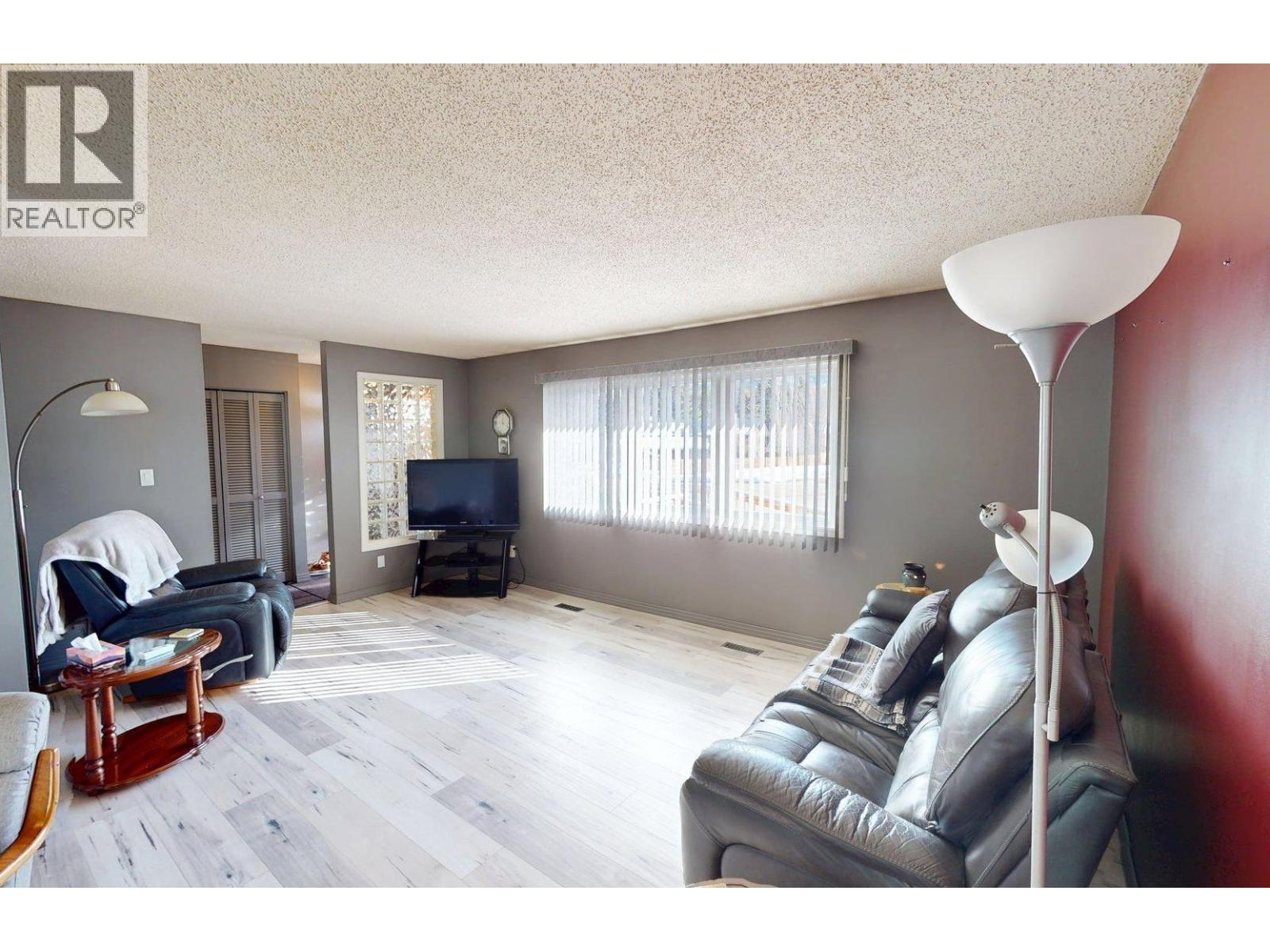 771 FERGUSON CRESCENT - 10