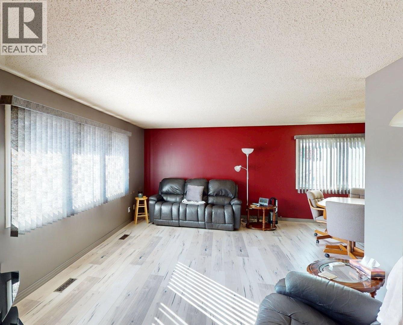 771 FERGUSON CRESCENT - 12