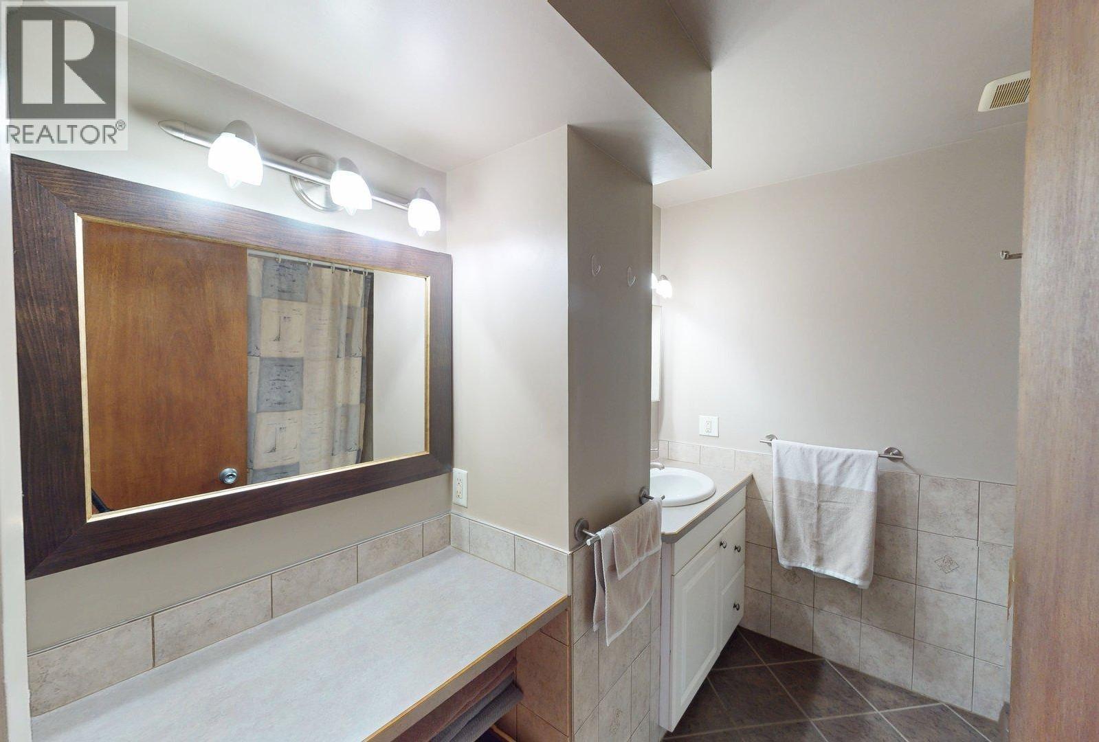 771 FERGUSON CRESCENT - 26