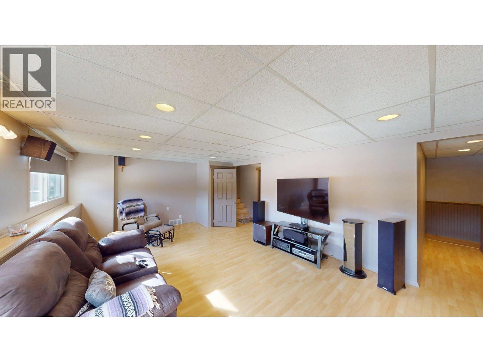 771 FERGUSON CRESCENT - 30