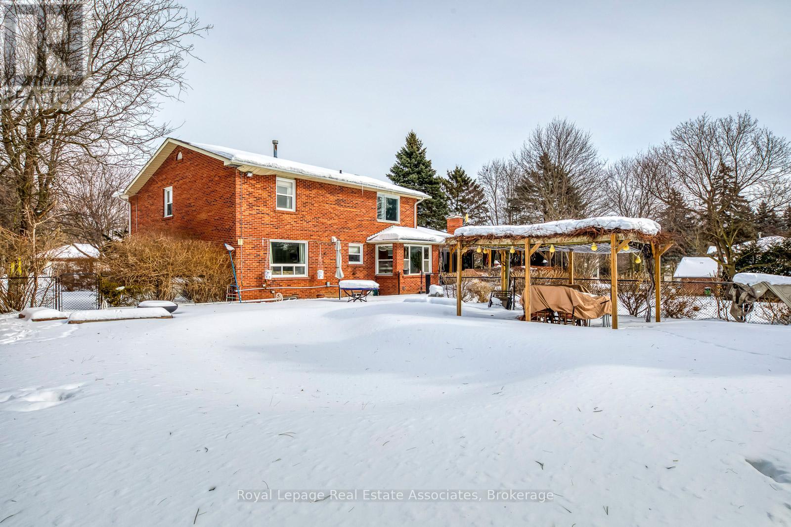 5 HUTTONVILLE DRIVE - 37