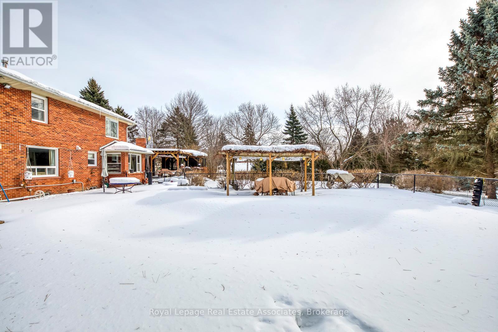 5 HUTTONVILLE DRIVE - 38