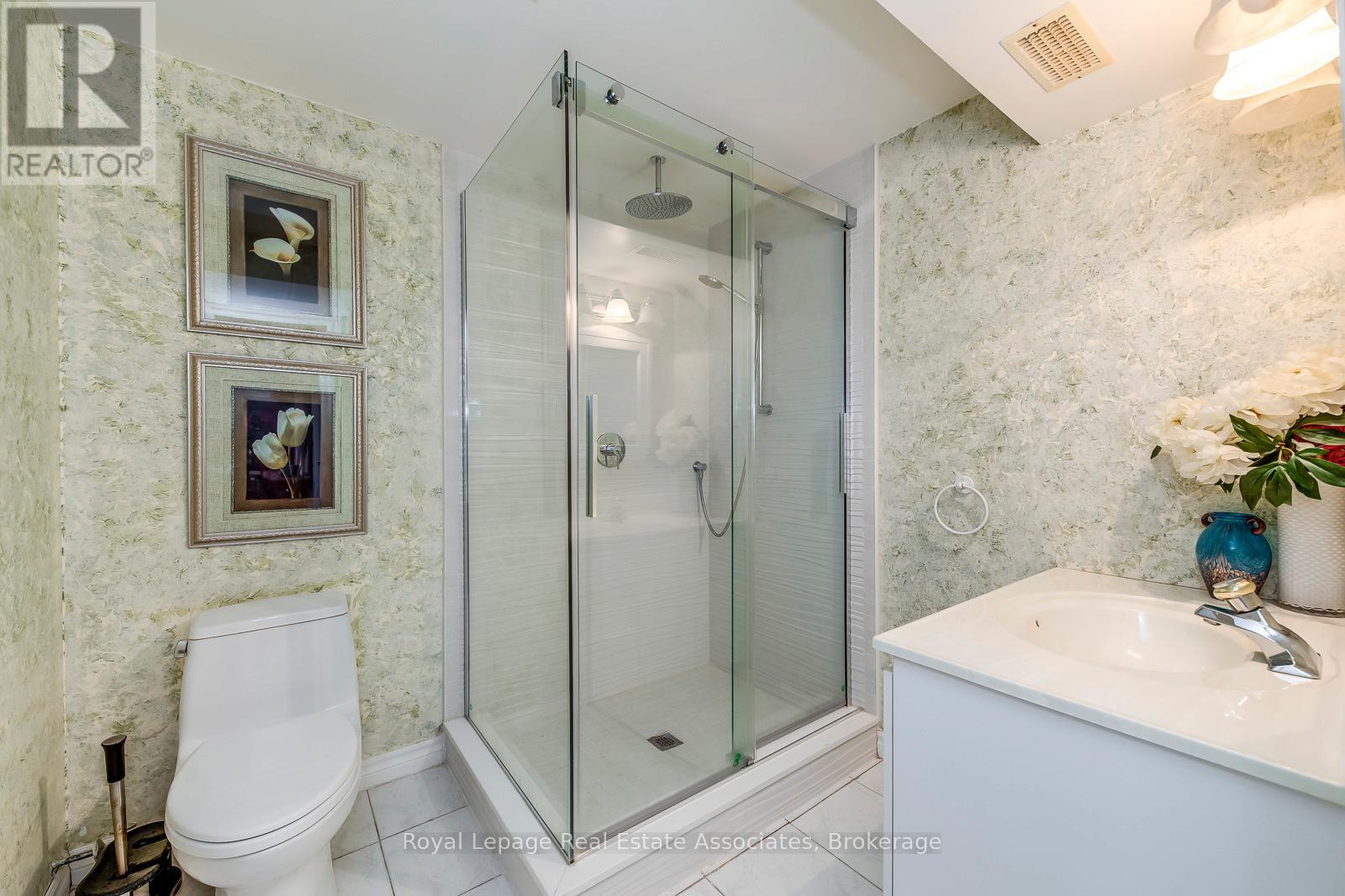5 HUTTONVILLE DRIVE - 33