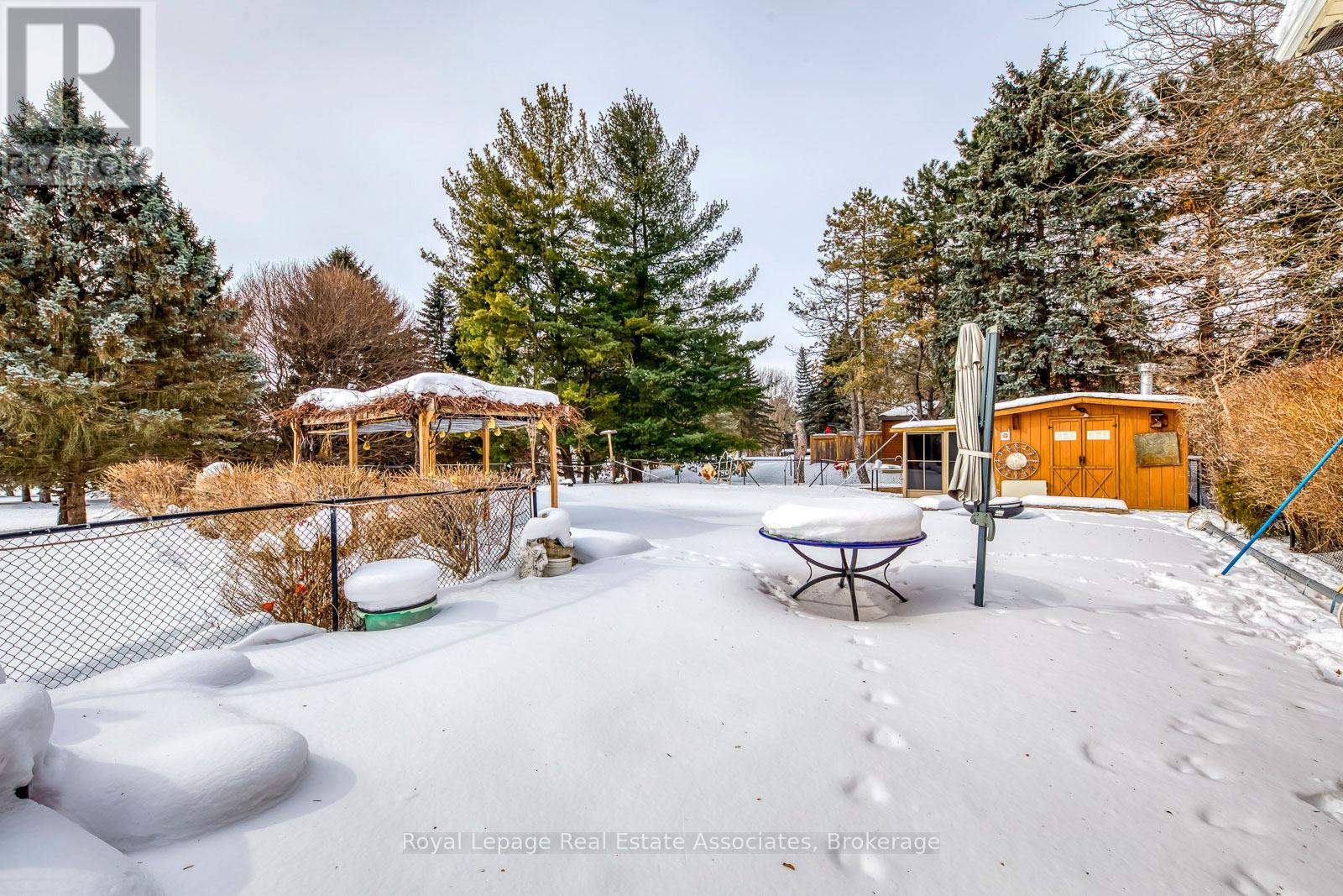 5 HUTTONVILLE DRIVE - 35