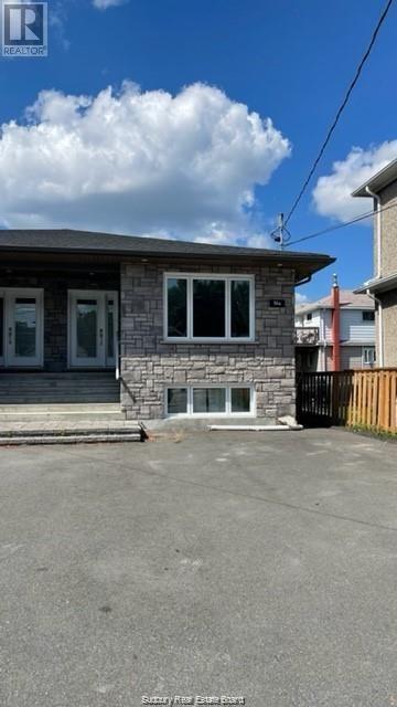 568 HOWEY DRIVE - 1
