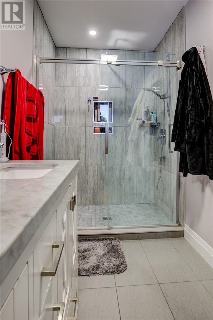 568 HOWEY DRIVE - 17