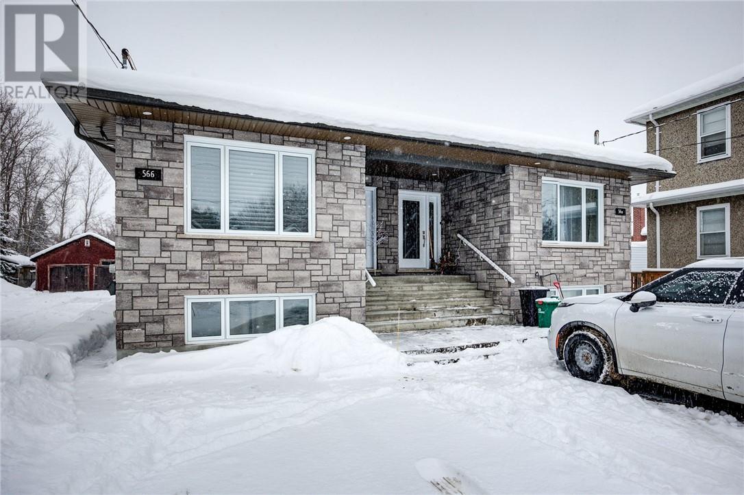568 HOWEY DRIVE - 2