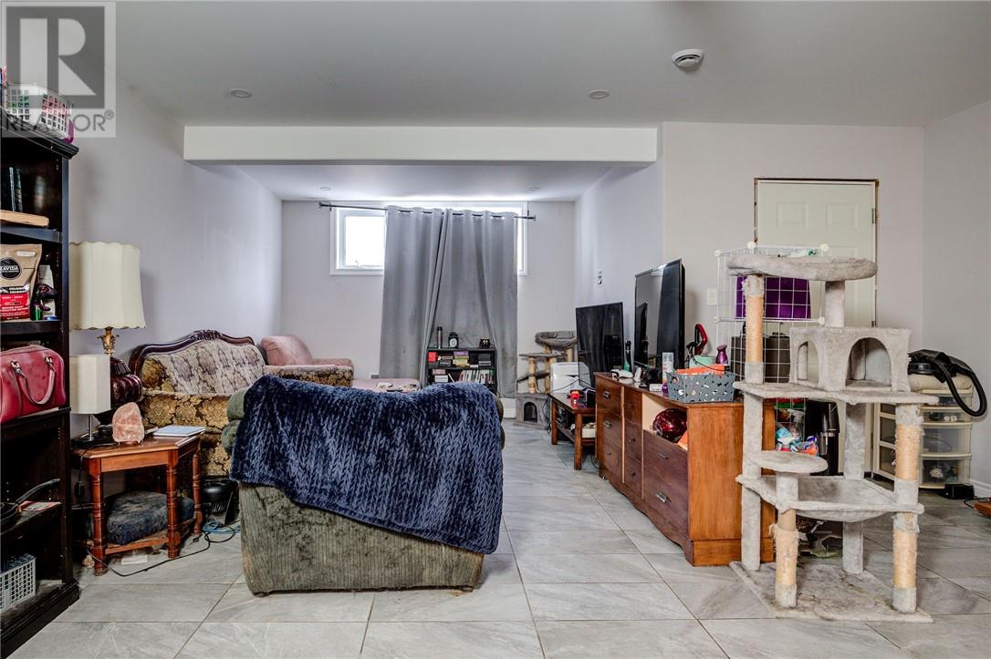 568 HOWEY DRIVE - 25