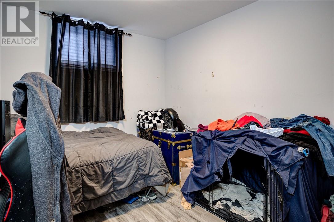 568 HOWEY DRIVE - 27