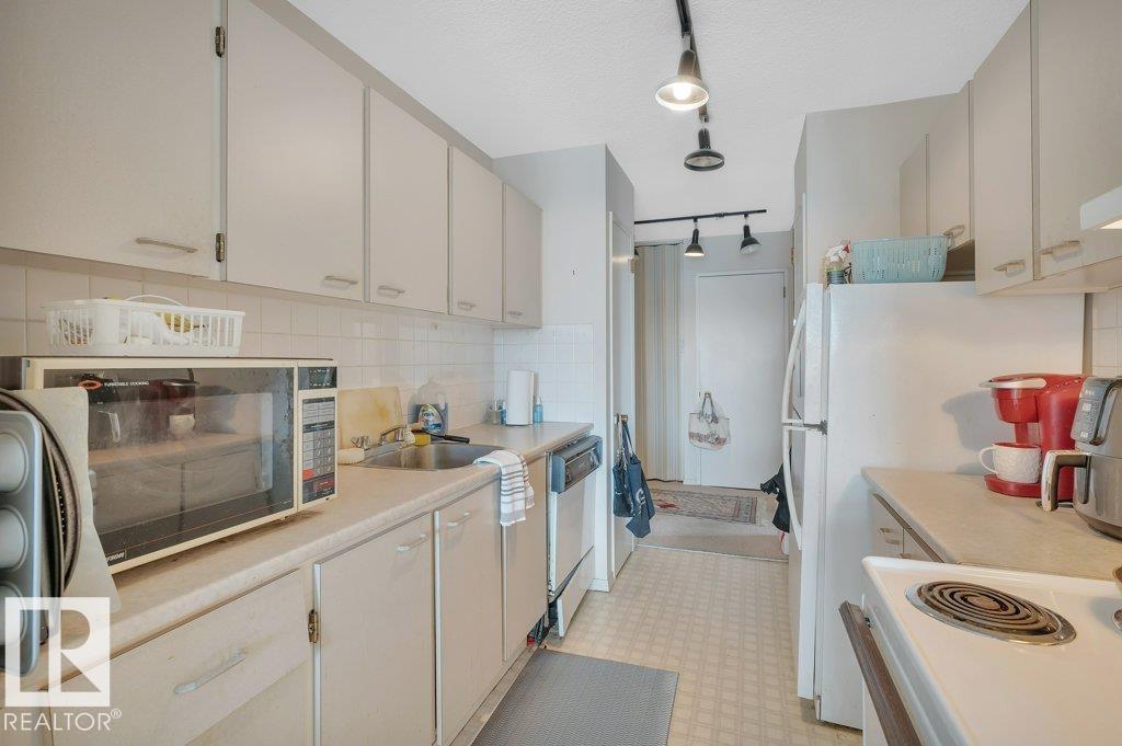#1501 9835 113 ST NW - 13