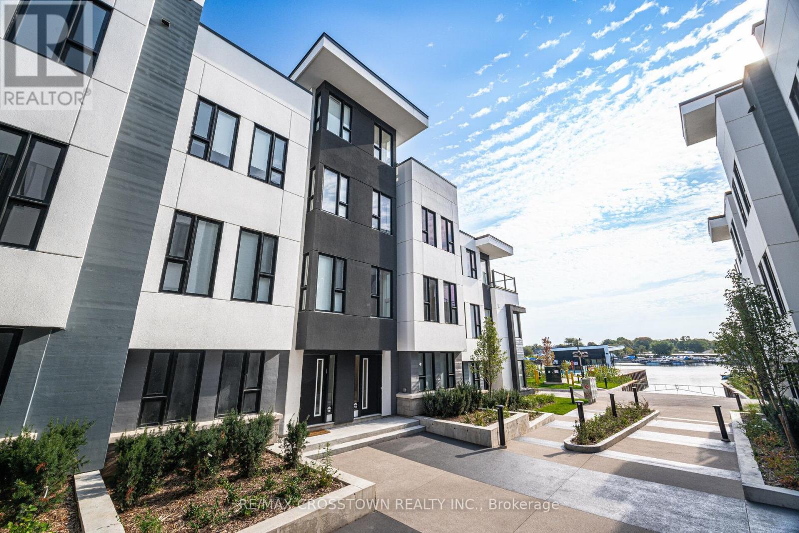 18 Mariners Pier photo 2