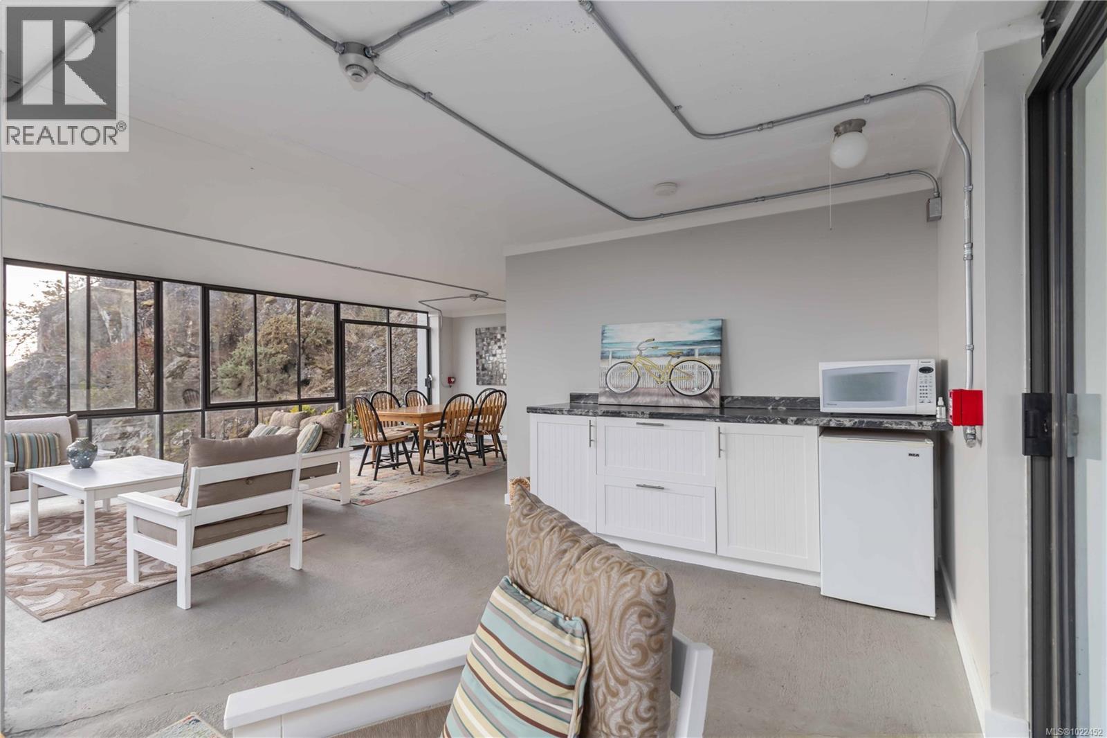 410 1433 Faircliff Lane, Victoria