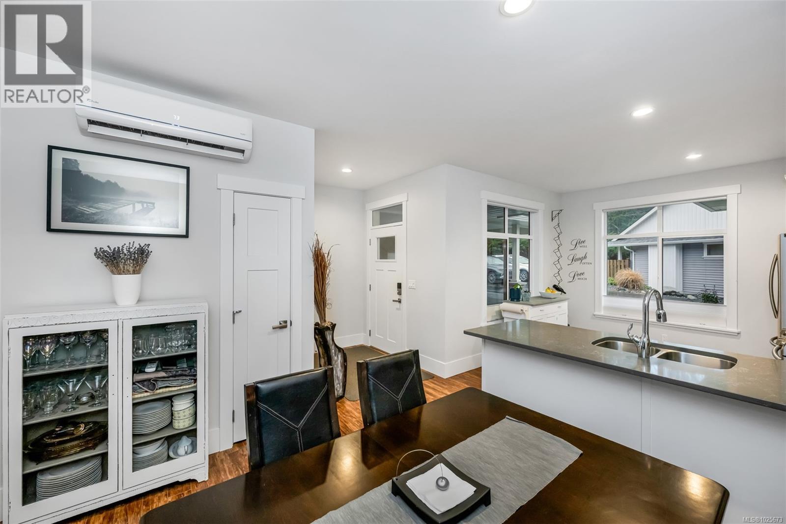 62 300 Grosskleg Way, Lake Cowichan