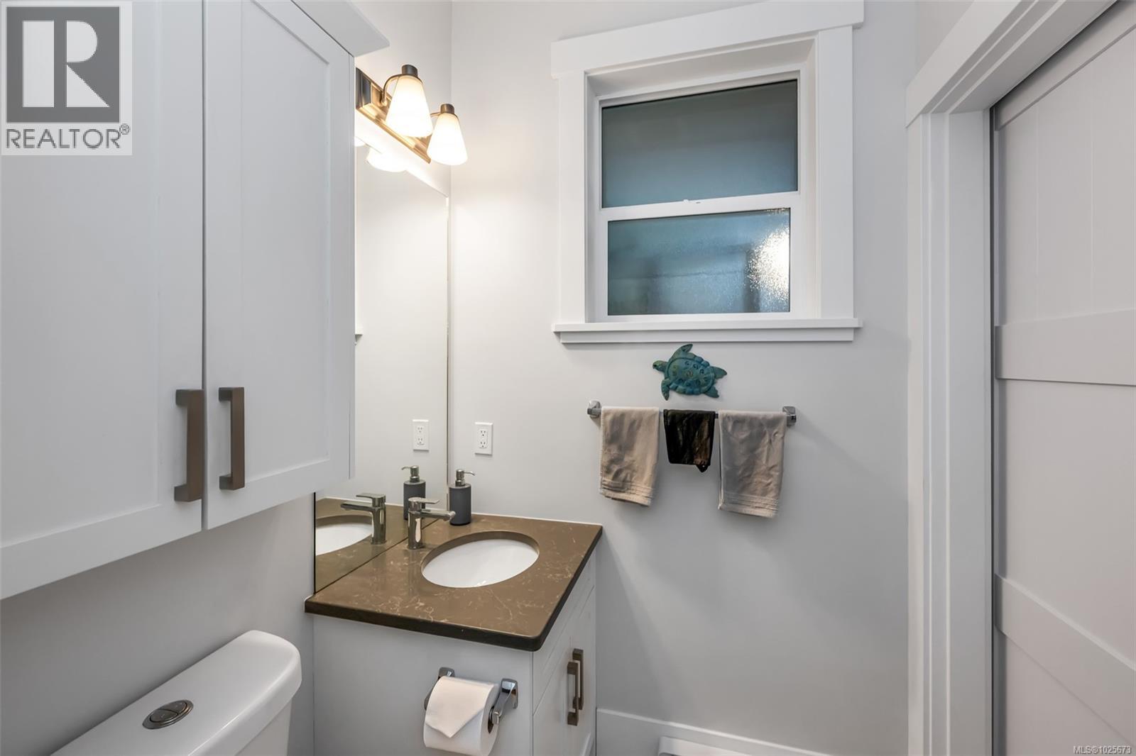 62 300 Grosskleg Way, Lake Cowichan