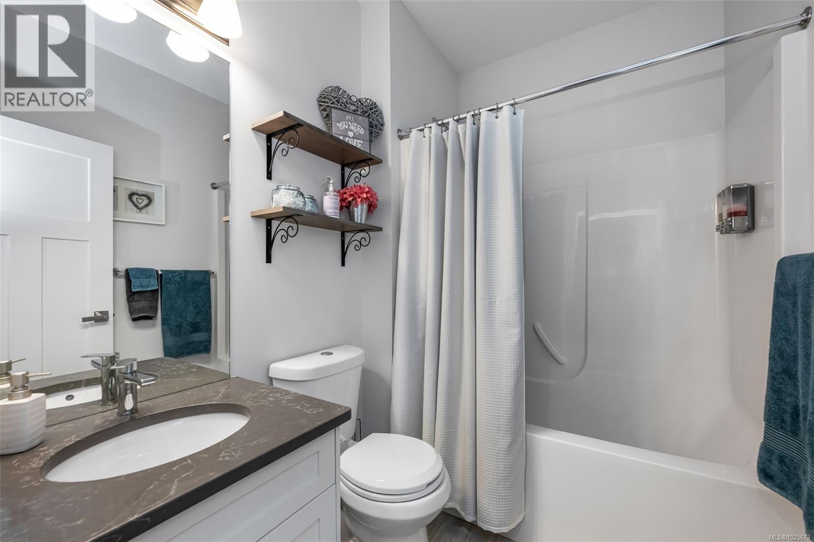 62 300 Grosskleg Way, Lake Cowichan