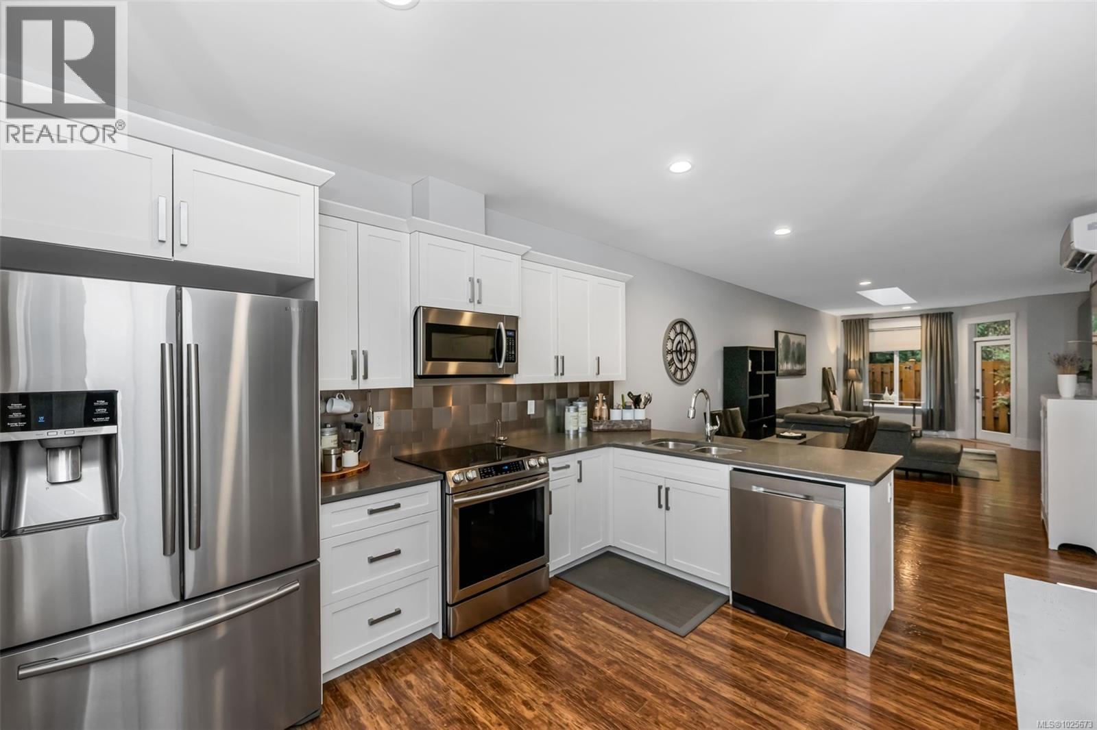 62 300 Grosskleg Way, Lake Cowichan