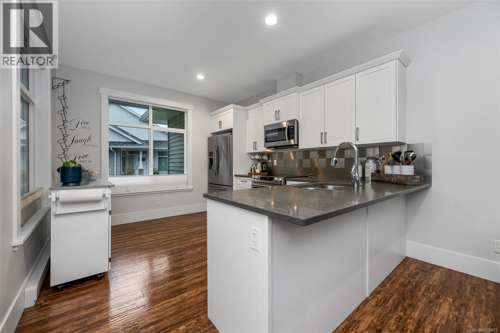 62 300 Grosskleg Way, Lake Cowichan