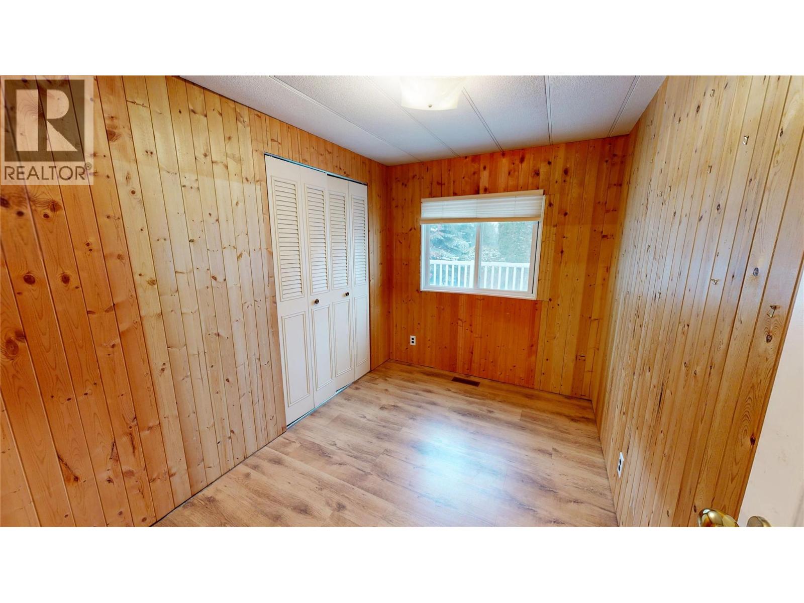 7516 Columbia Avenue, Radium Hot Springs