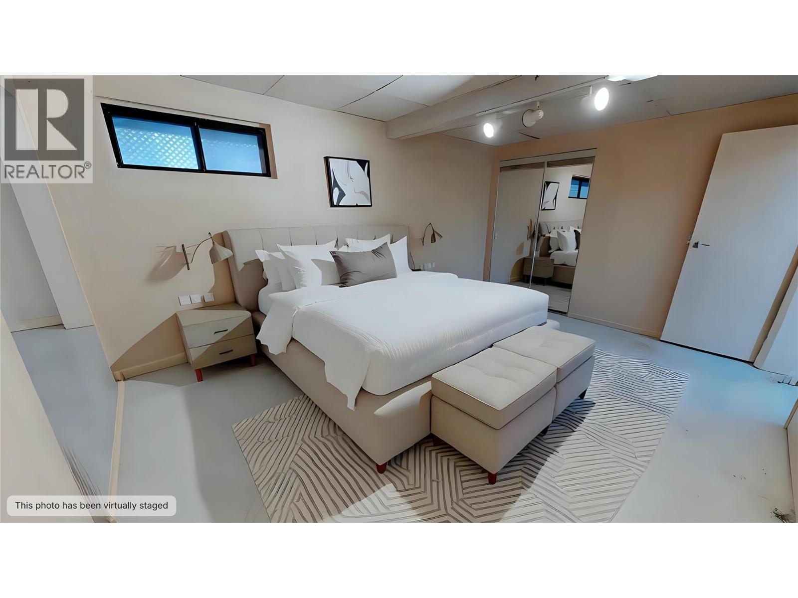 7516 Columbia Avenue, Radium Hot Springs