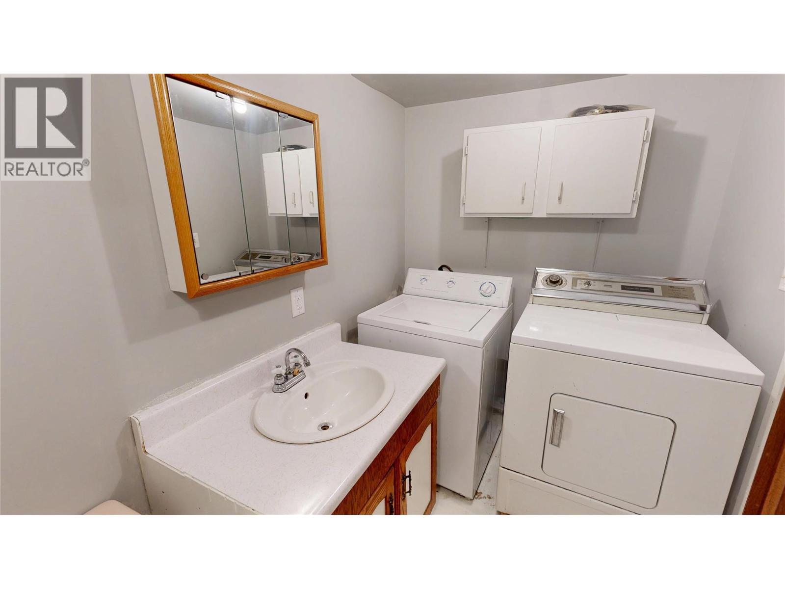 7516 Columbia Avenue, Radium Hot Springs