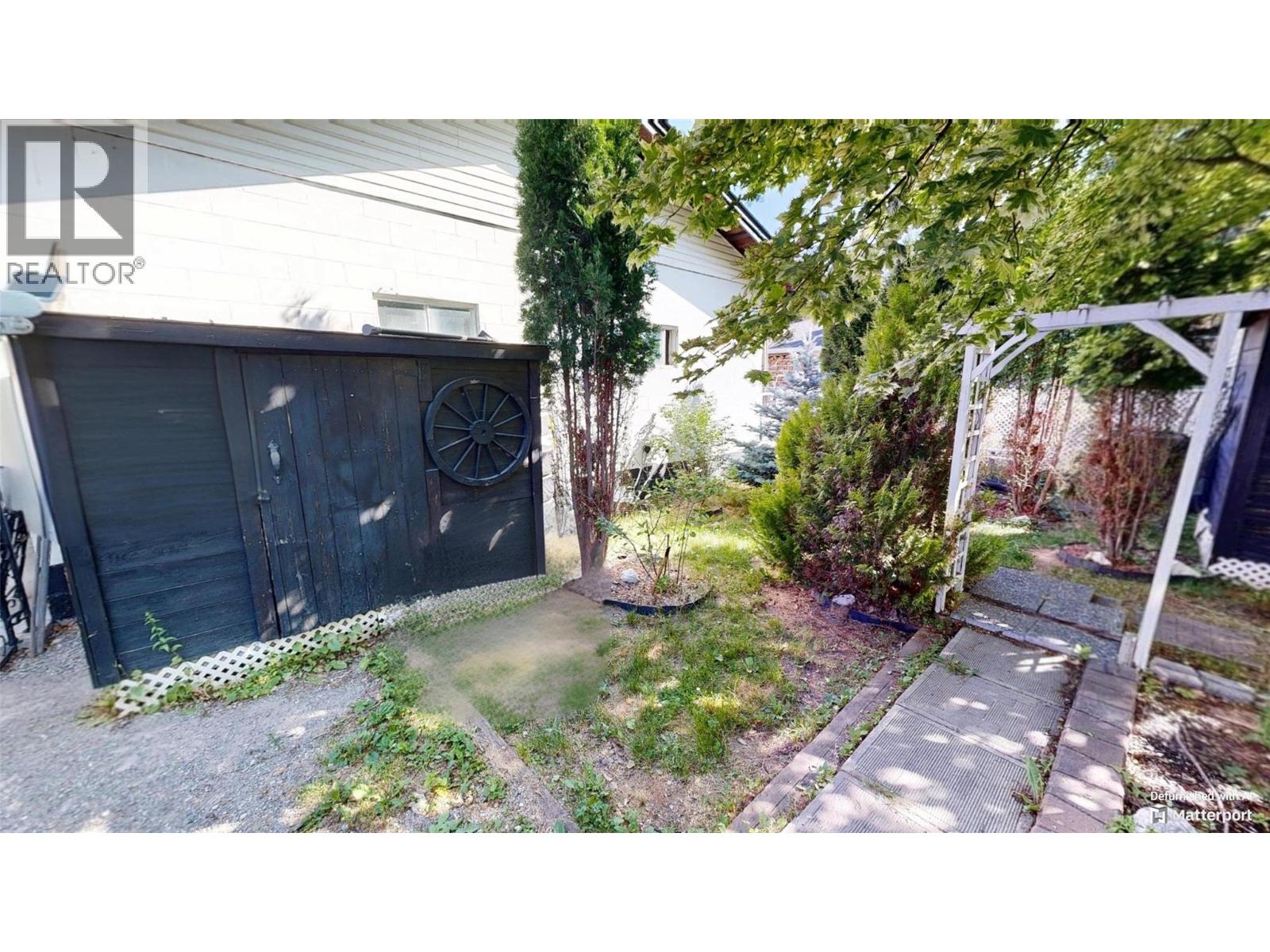 7516 Columbia Avenue, Radium Hot Springs