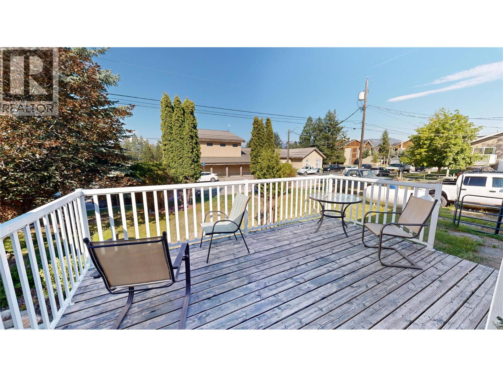 7516 Columbia Avenue, Radium Hot Springs