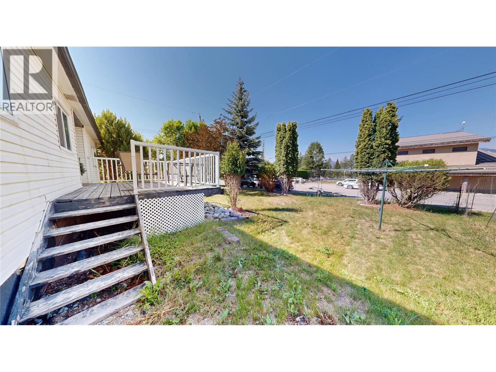 7516 Columbia Avenue, Radium Hot Springs