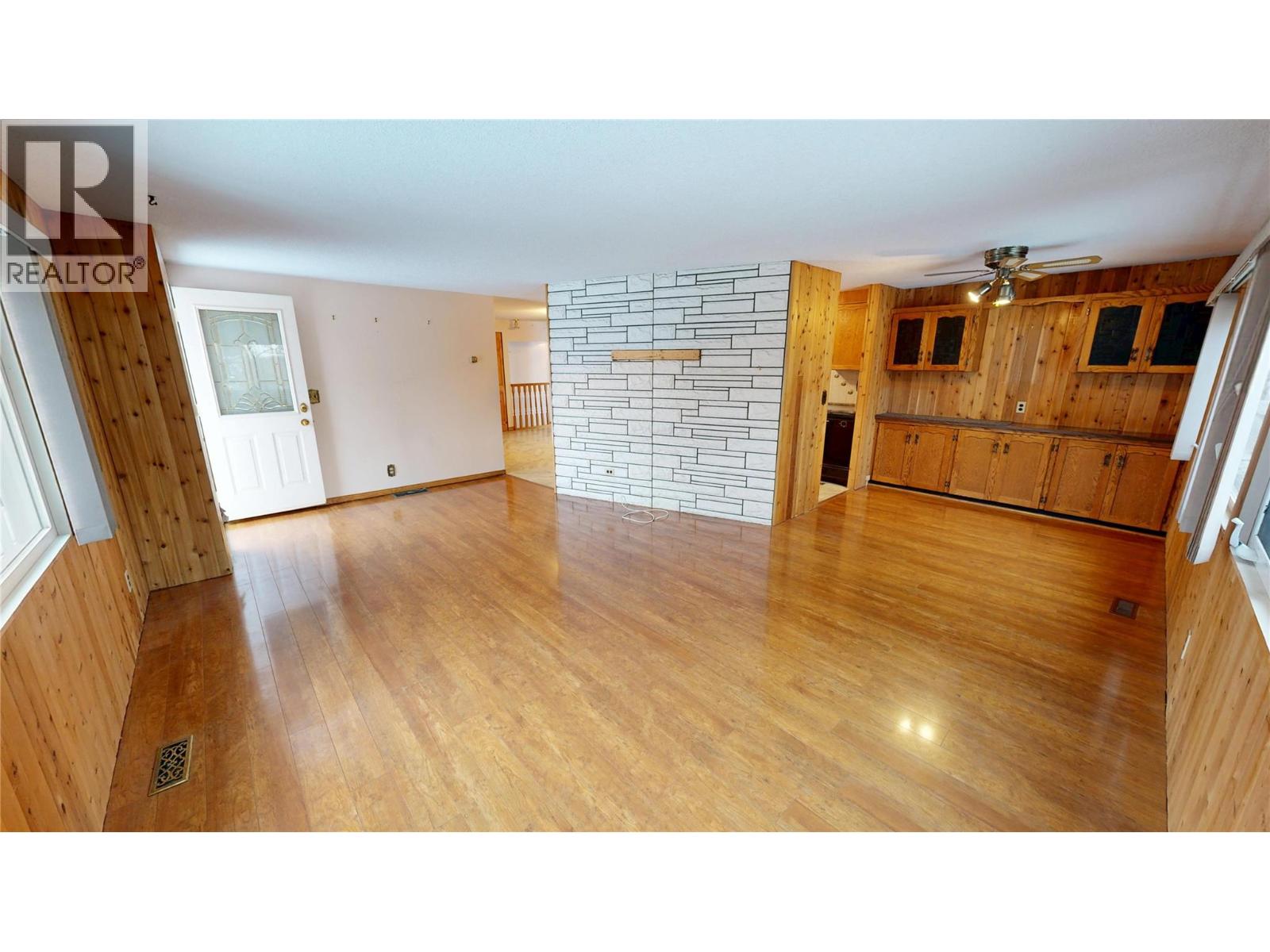 7516 Columbia Avenue, Radium Hot Springs