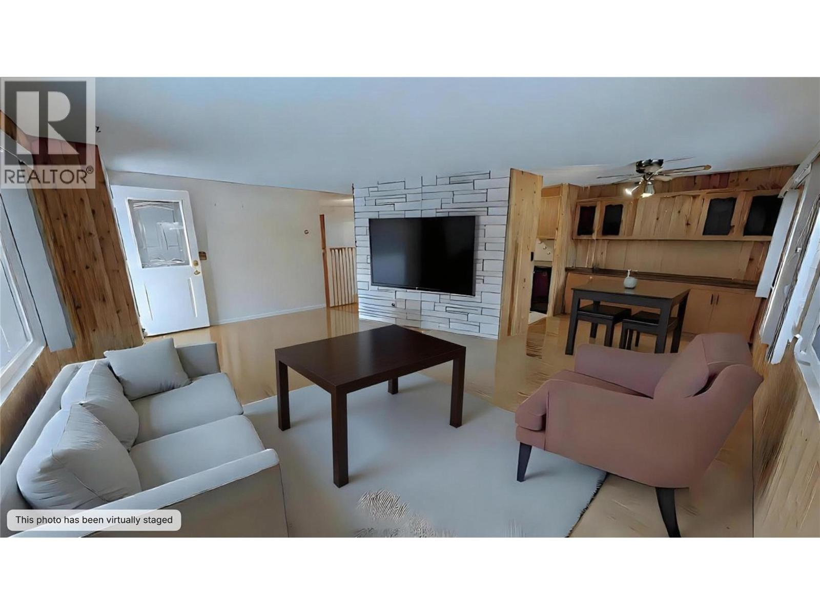 7516 Columbia Avenue, Radium Hot Springs