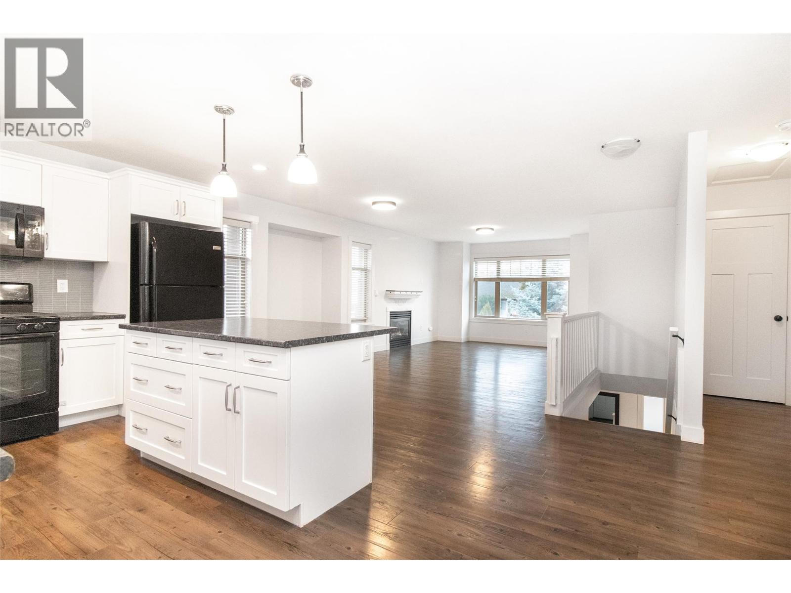 560 Christleton Avenue - 2