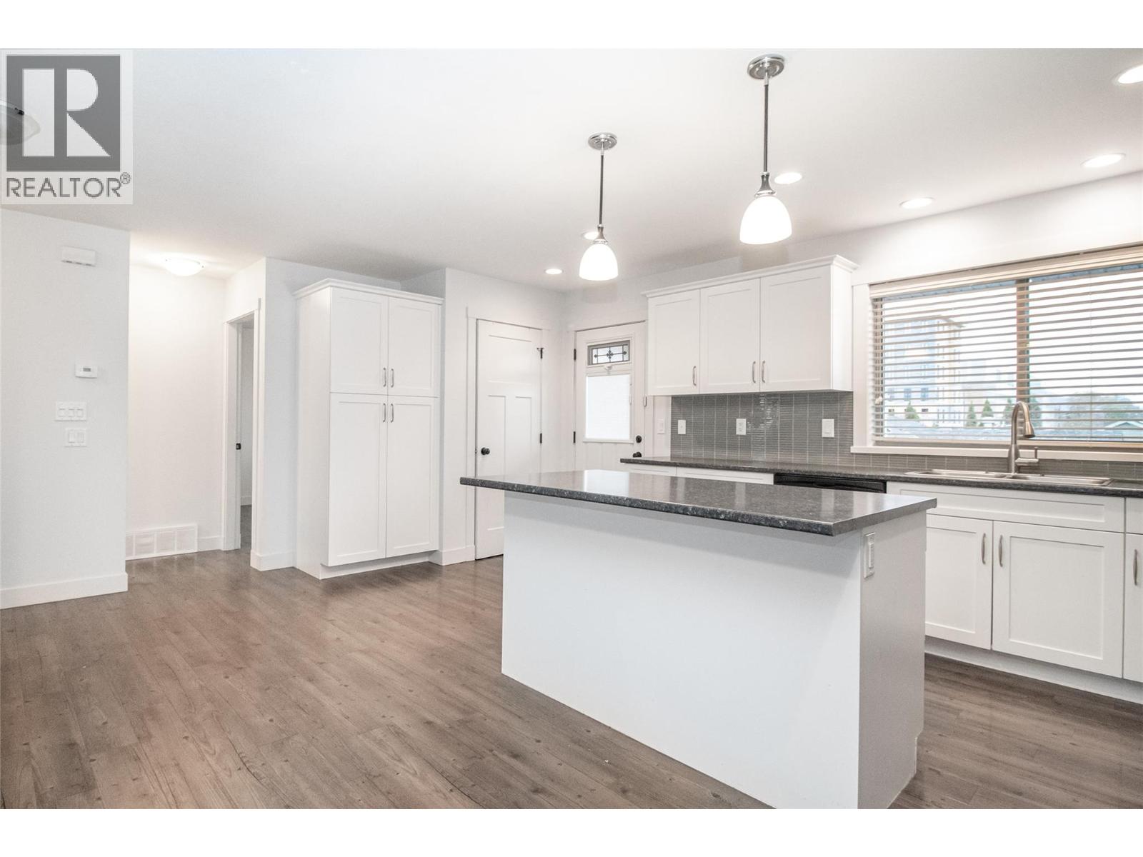 560 Christleton Avenue - 5