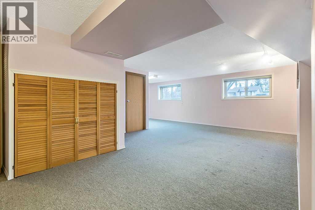 Single Family House Bi-level for Sale in   Avenue NE Pineridge Calgary 