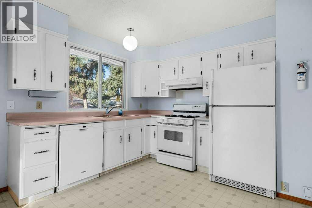 Single Family House 4 Level for Sale in  Dalcastle Crescent NW Dalhousie Calgary 