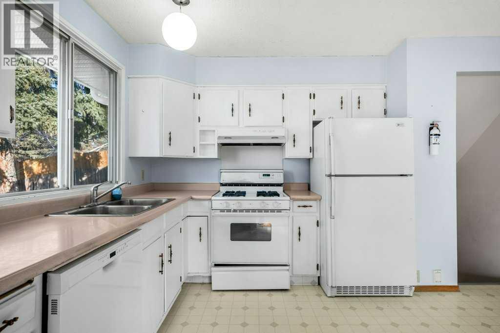 Single Family House 4 Level for Sale in  Dalcastle Crescent NW Dalhousie Calgary 