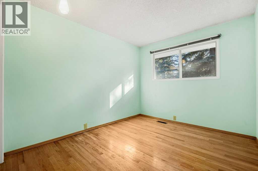 Single Family House 4 Level for Sale in  Dalcastle Crescent NW Dalhousie Calgary 