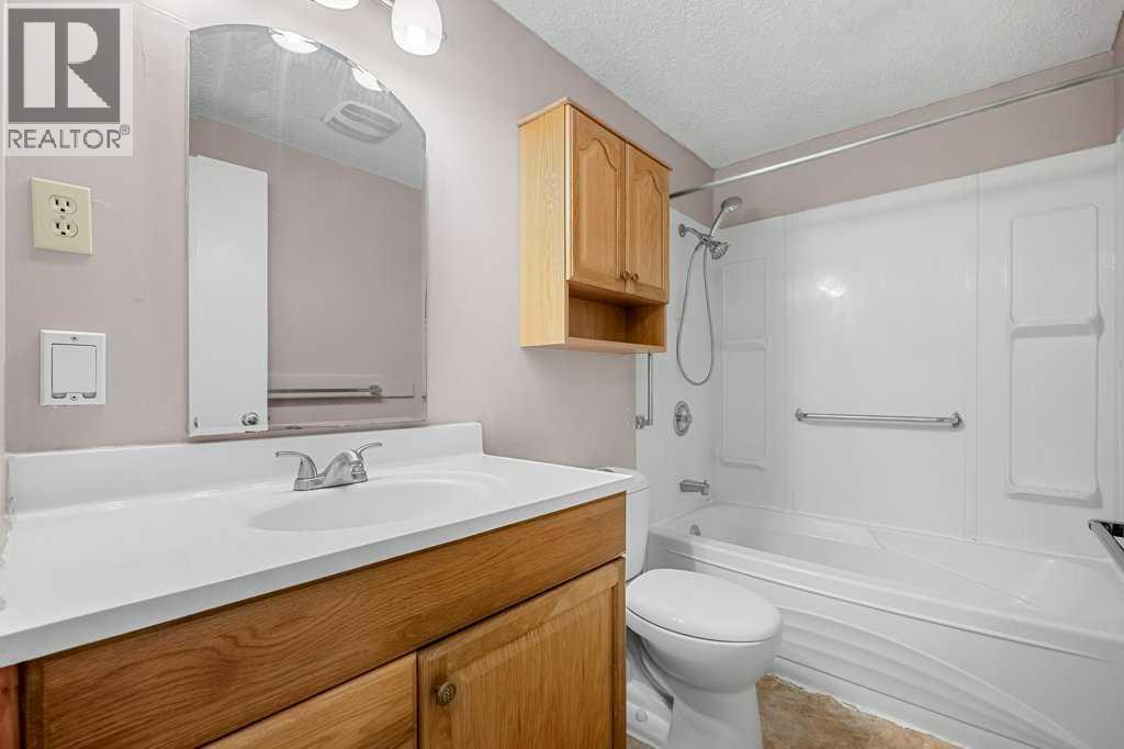 Single Family House 4 Level for Sale in  Dalcastle Crescent NW Dalhousie Calgary 